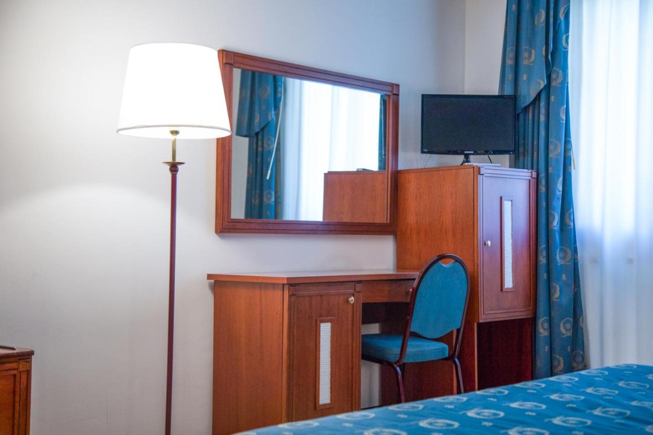 Assinos Palace Hotel Giardini Naxos Exterior photo