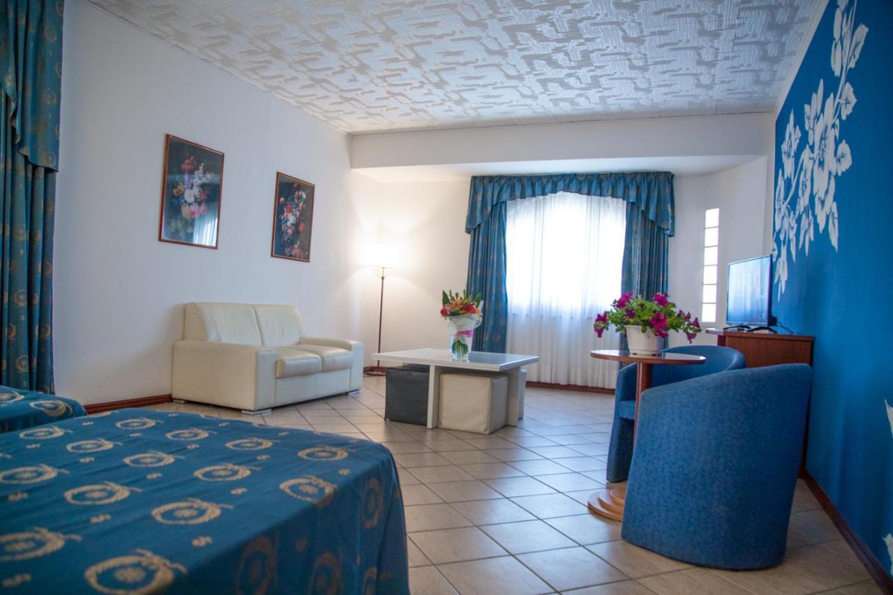 Assinos Palace Hotel Giardini Naxos Exterior photo